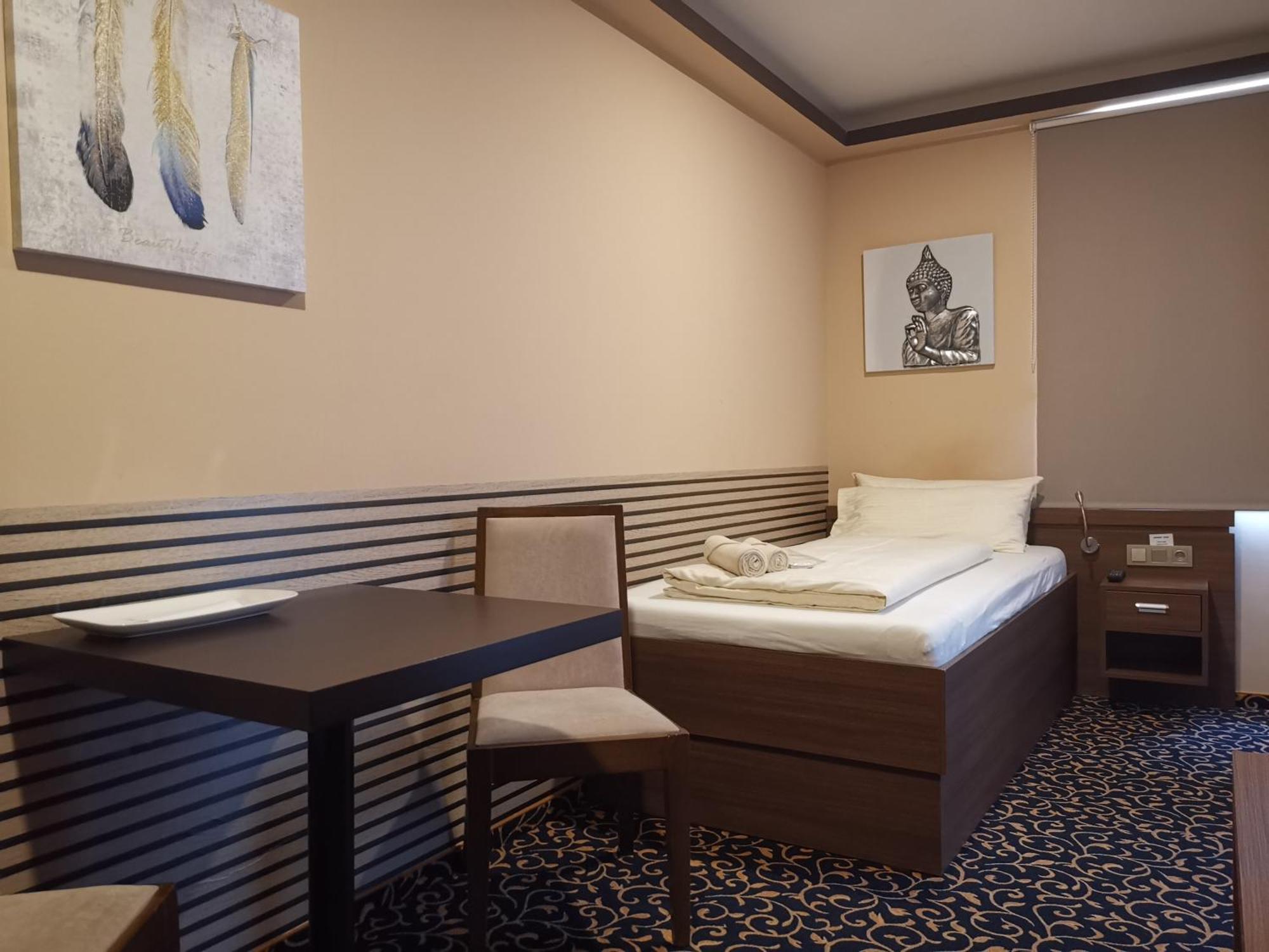 Hotel Zum Weissen Ochsen Аален Екстериор снимка