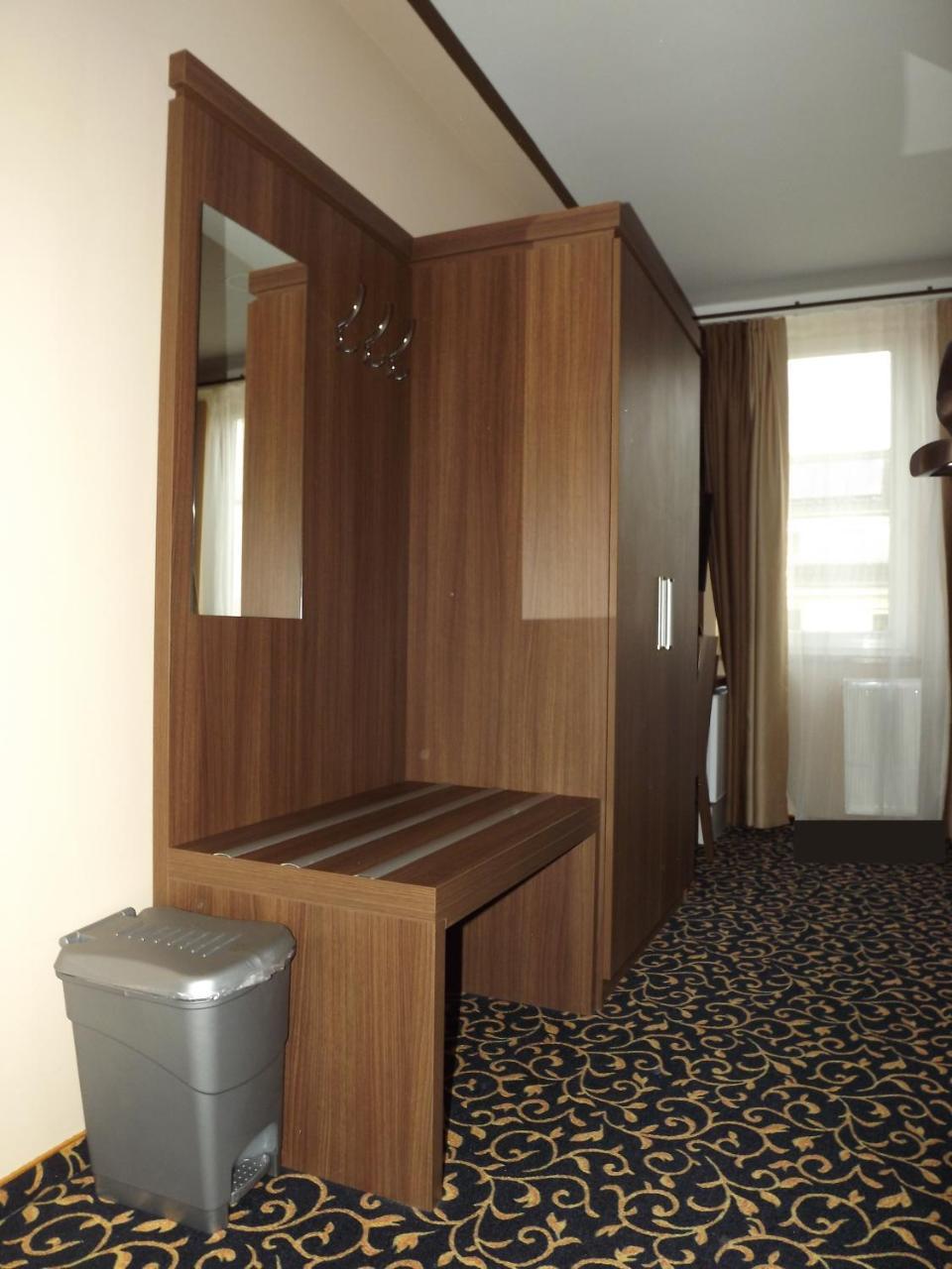 Hotel Zum Weissen Ochsen Аален Екстериор снимка